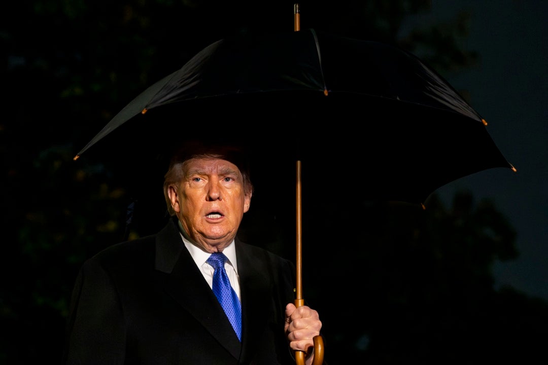 El presidente de EE.UU., Donald Trump, habla con la prensa antes de partir de la Casa Blanca en Washington, DC, EE.UU. El presidente de EE.UU., Donald Trump, habla con la prensa antes de partir de la Casa Blanca en Washington, DC, EE.UU.