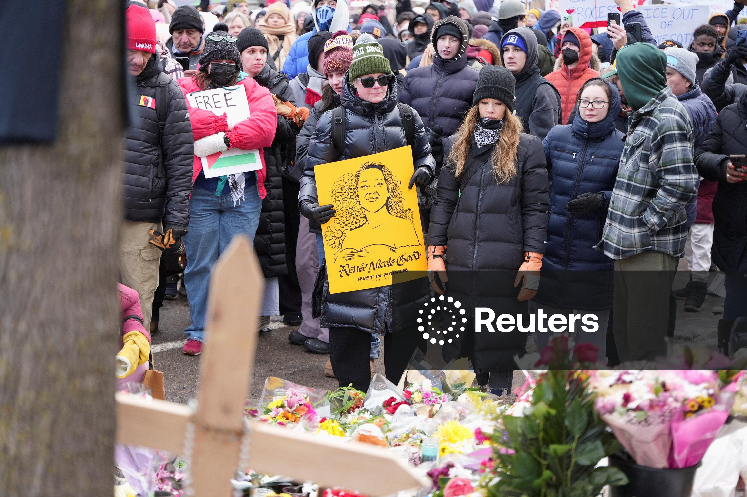 Miles de manifestantes alzan la voz en Minneapolis contra la muerte de Renee Good a manos de un agente de inmigración Miles de manifestantes alzan la voz en Minneapolis contra la muerte de Renee Good a manos de un agente de inmigración