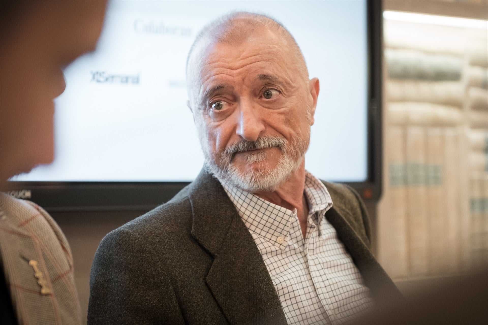 El enfado de Arturo Pérez-Reverte con la RAE: "Cualquier cateto audaz puede imponerse a Cervantes" El enfado de Arturo Pérez-Reverte con la RAE: "Cualquier cateto audaz puede imponerse a Cervantes"