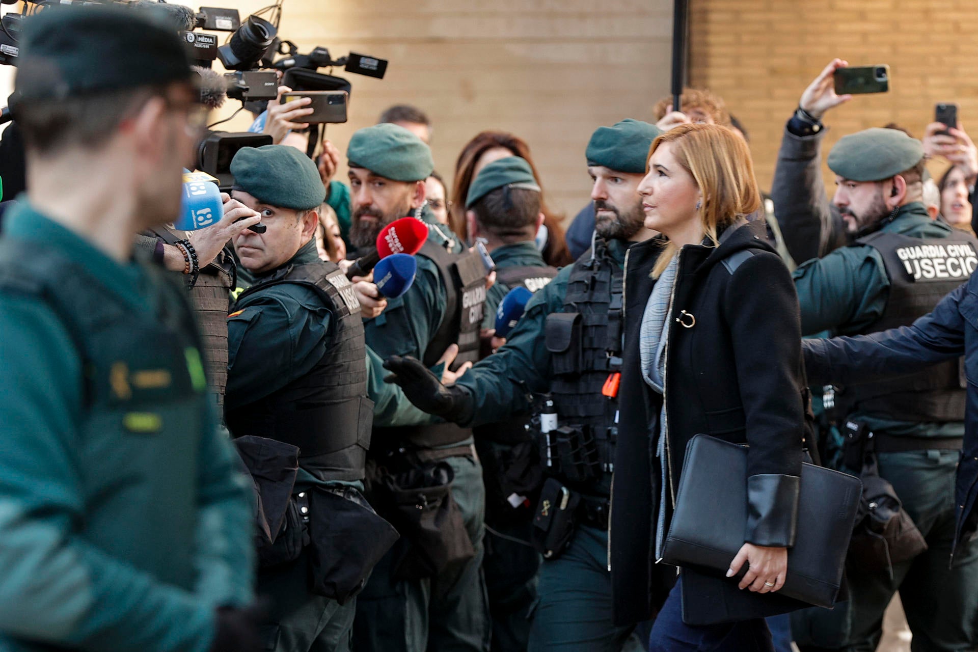 En la imagen, la exconsellera Salomé Pradas a su llegada este lunes a los juzgados de Catarroja. En la imagen, la exconsellera Salomé Pradas a su llegada este lunes a los juzgados de Catarroja.