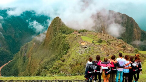 Grupo de viajeros en Machi Pichu Grupo de viajeros en Machi Pichu