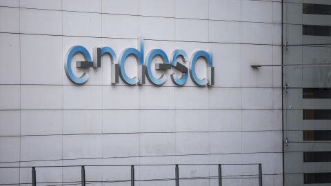 Endesa sufre un 'hackeo' que compromete datos de contratos de clientes, sus DNI y medios de pago