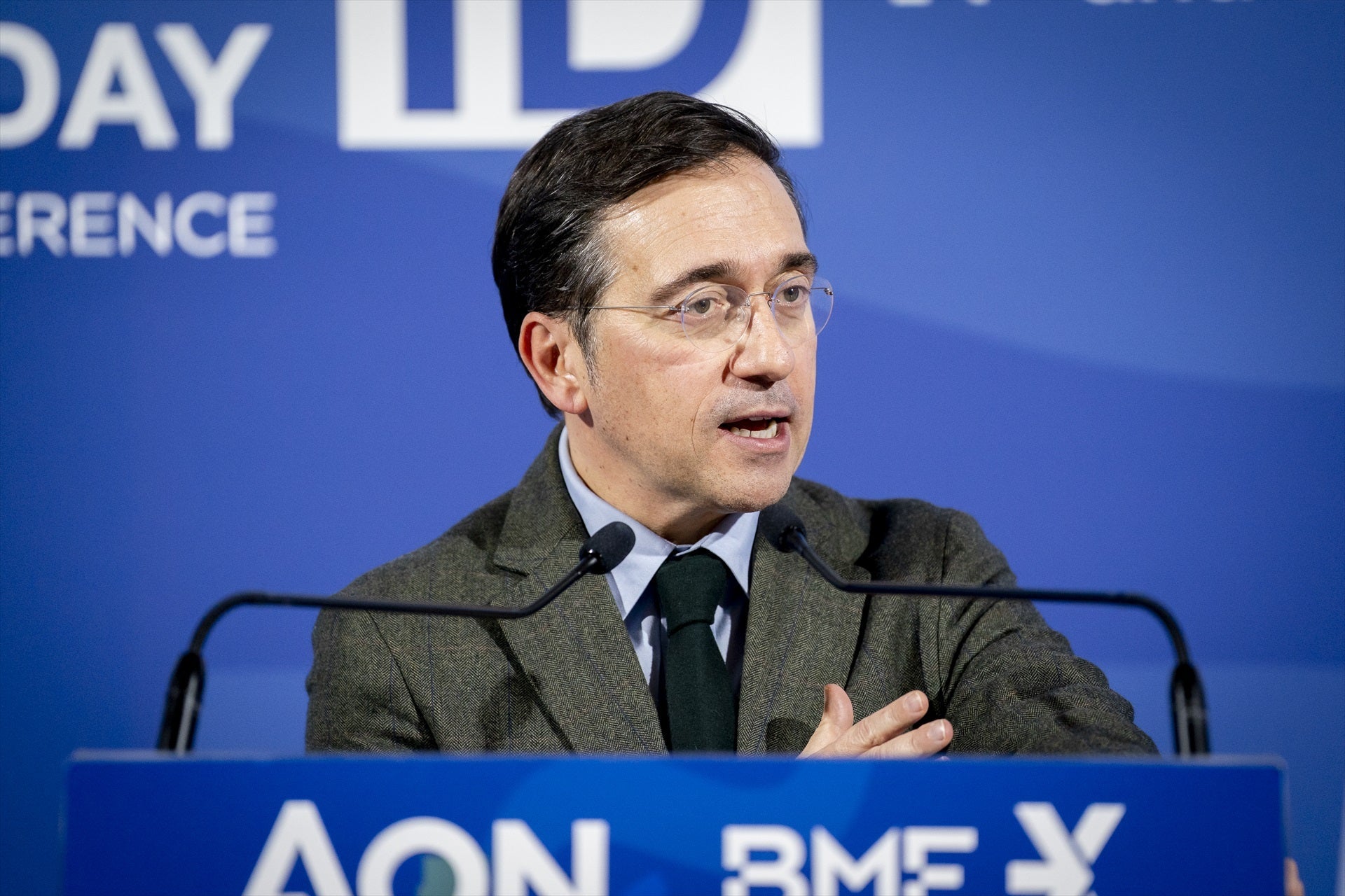 Exteriores recomienda a los españoles que estén en Irán salir del país Exteriores recomienda a los españoles que estén en Irán salir del país