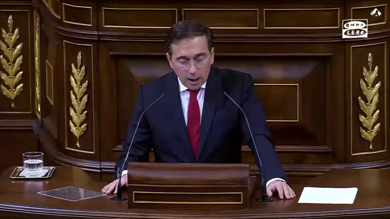 Albares reprocha a Rufián ir "al Congreso para poner un corte de Twitter" y no haberse quedado a su réplica: "El cobarde es él" Albares reprocha a Rufián ir "al Congreso para poner un corte de Twitter" y no haberse quedado a su réplica: "El cobarde es él"