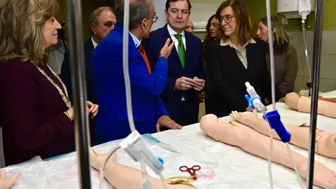 Mañueco respalda la apuesta de la Diputación de Palencia por la modernización y excelencia docente de la Escuela de Enfermería .