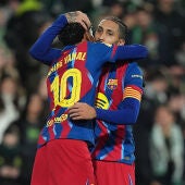 Lamine Yamal y Raphinha celebran la victoria del Barça ante el Racing en Copa del Rey