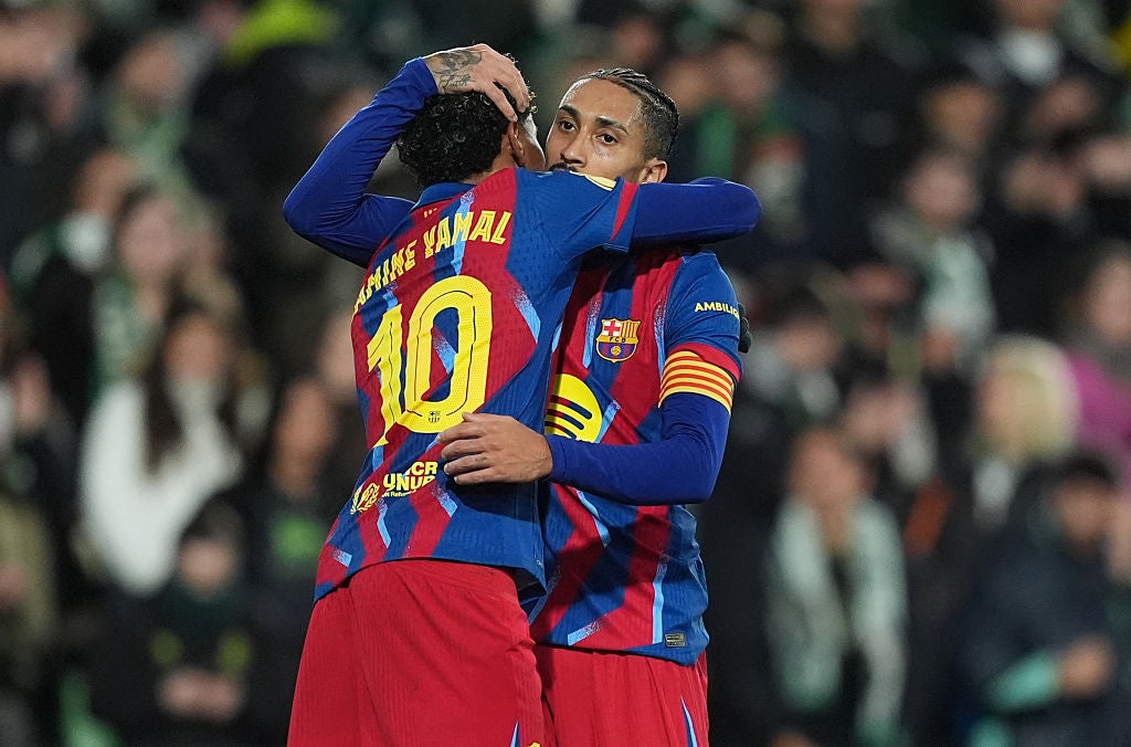 Lamine Yamal y Raphinha celebran la victoria del Barça ante el Racing en Copa del Rey Lamine Yamal y Raphinha celebran la victoria del Barça ante el Racing en Copa del Rey