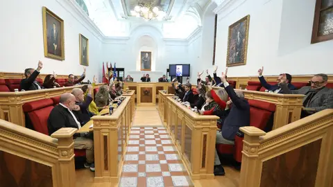 Aprobados por mayoría los Honores y Distinciones de Toledo para 2026, excepto IU PODEMOS que se opone. Aprobados por mayoría los Honores y Distinciones de Toledo para 2026, excepto IU PODEMOS que se opone.