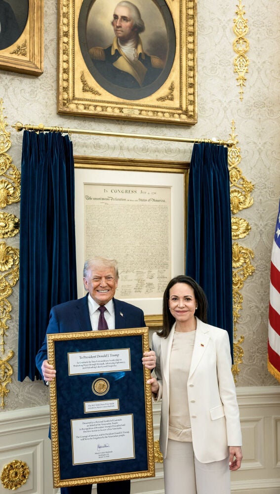 María Corina Machado entrega a Donald Trump su medalla del premio Nobel de la Paz