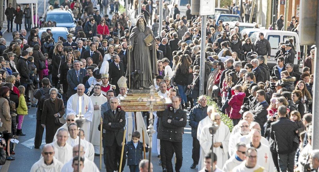 Menorca reivindica su identidad y sus raíces con la celebración de Sant Antoni Menorca reivindica su identidad y sus raíces con la celebración de Sant Antoni