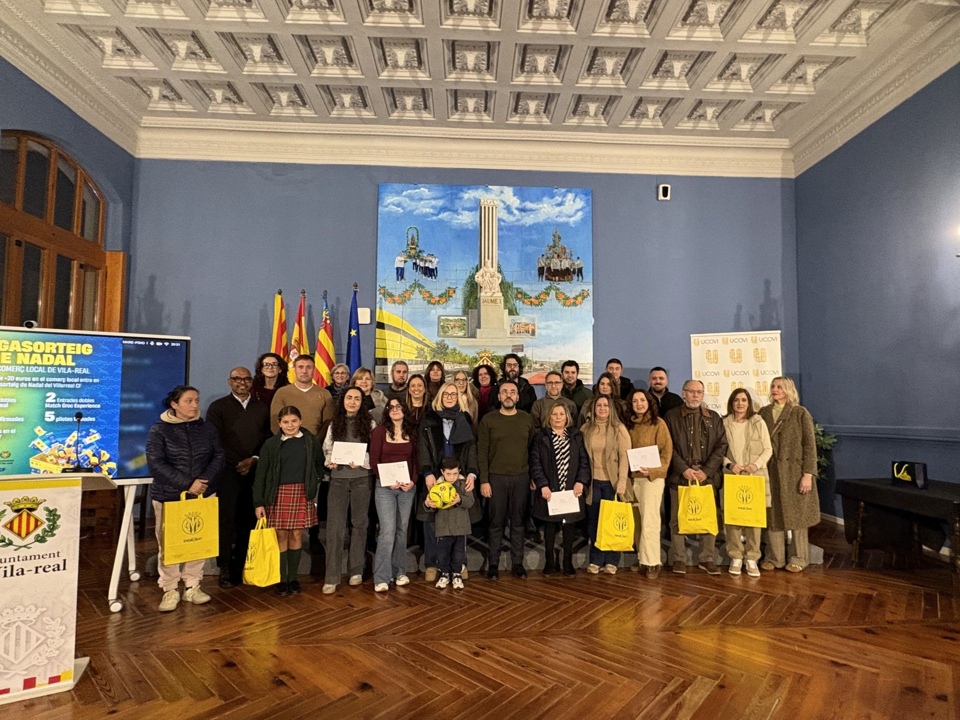 Vila-real entrega los premios de la campaña de Navidad de apoyo al comercio local Vila-real entrega los premios de la campaña de Navidad de apoyo al comercio local