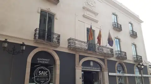 El edificio de La Cámara de Alicante en la calle Cervantes, hasta ahora sede municipal El edificio de La Cámara de Alicante en la calle Cervantes, hasta ahora sede municipal