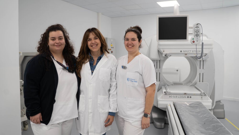 La doctora Pilar María con parte de su equipo 