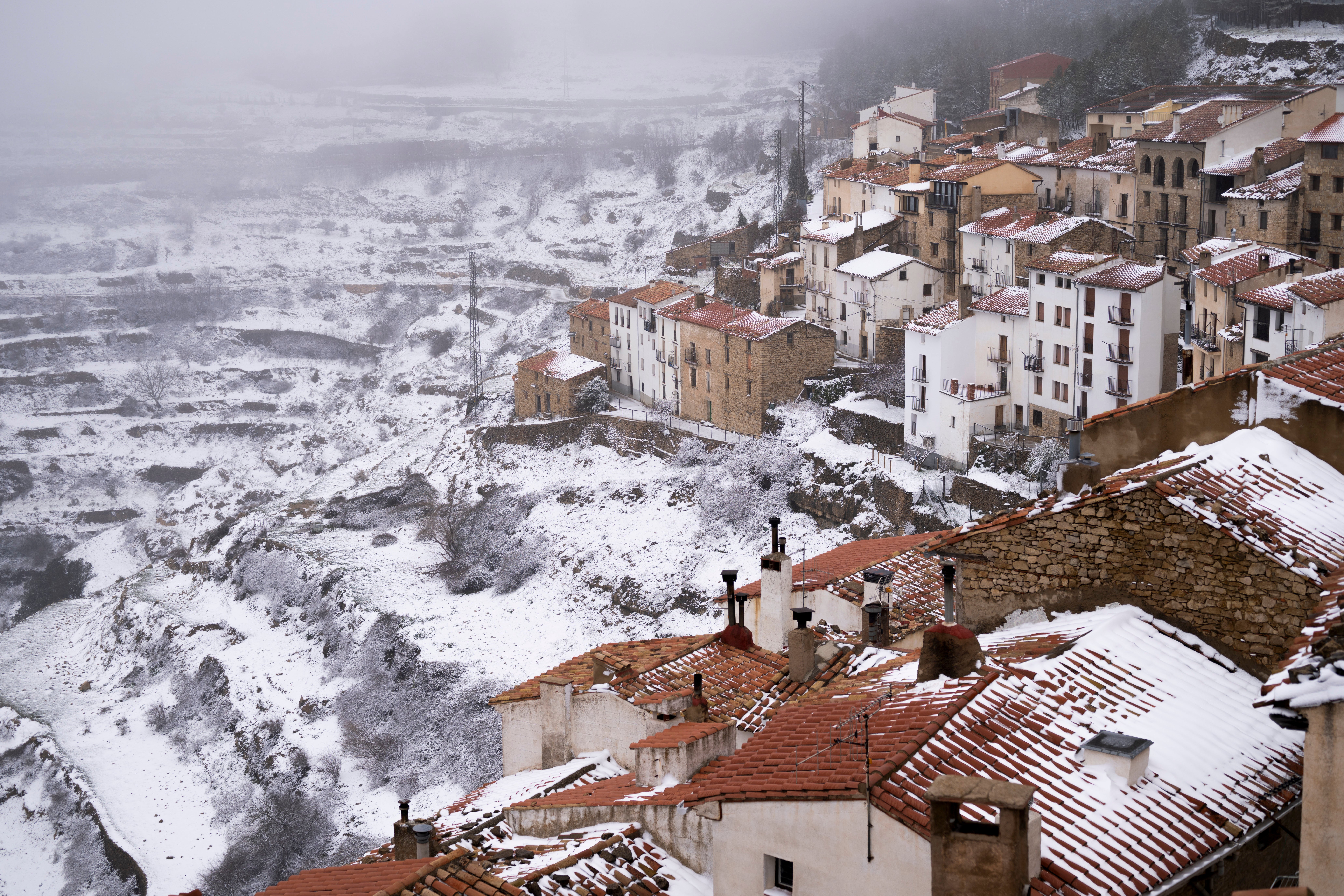 El fin de semana trae lluvias, nieve en el norte de Castellón y máximas en descenso El fin de semana trae lluvias, nieve en el norte de Castellón y máximas en descenso