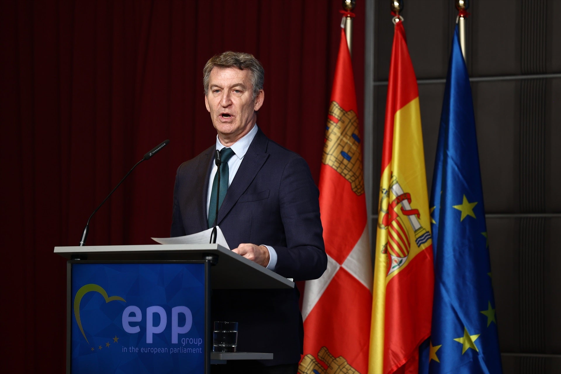 Feijóo pide a Sánchez que retire su plan de financiación autonómica: "Responde a las necesidades del separatismo" Feijóo pide a Sánchez que retire su plan de financiación autonómica: "Responde a las necesidades del separatismo"