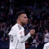 Kylian Mbappé celebra su gol ante el Levante