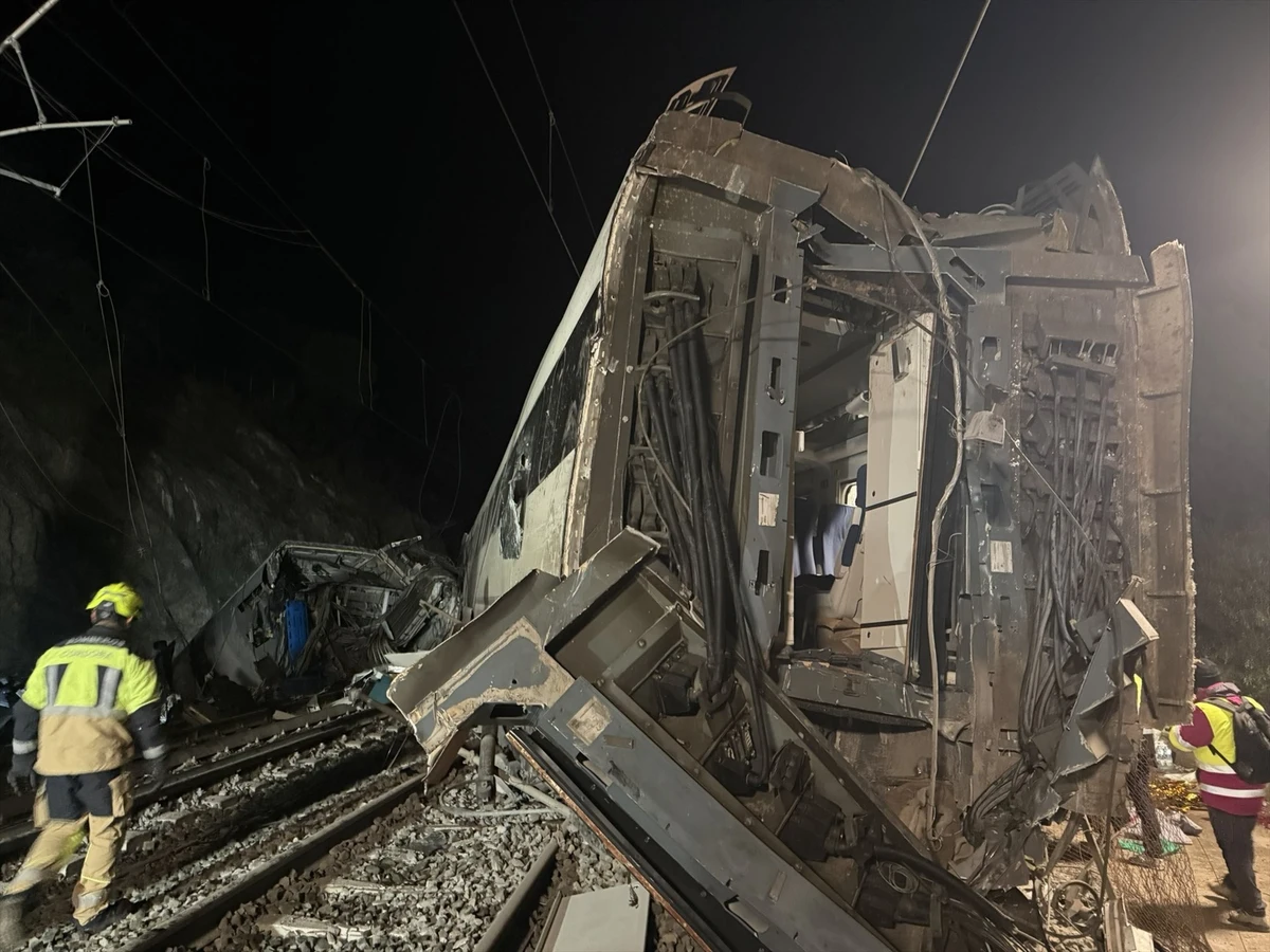 Tragedia ferroviaria en Adamuz: 39 fallecidos y 152 heridos tras el descarrilamiento del tren que partió desde Málaga | Onda Cero Radio