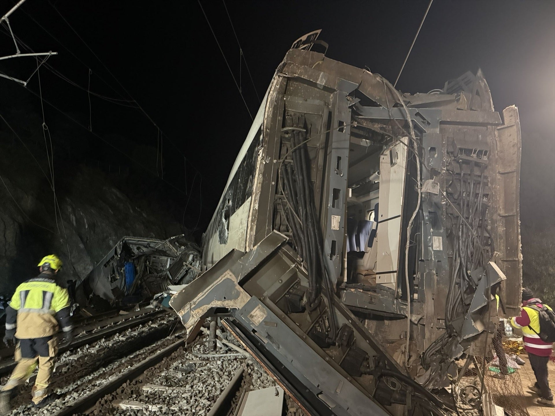 Prohens suspende su agenda y convoca un minuto de silencio en el Consolat por el accidente ferroviario de Córdoba Prohens suspende su agenda y convoca un minuto de silencio en el Consolat por el accidente ferroviario de Córdoba