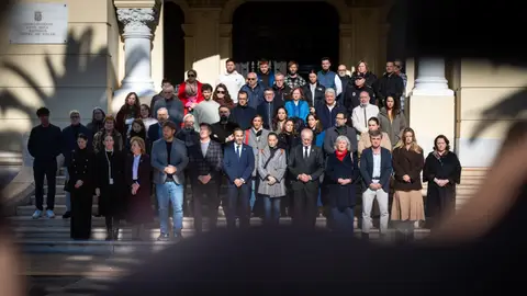 Minuto de silencio a las puertas del Ayuntamiento de Málaga ADAMUZ
