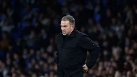 Flick, enfadado con el arbitraje: "Todo el mundo sabe lo que ha pasado" Flick, enfadado con el arbitraje: "Todo el mundo sabe lo que ha pasado"