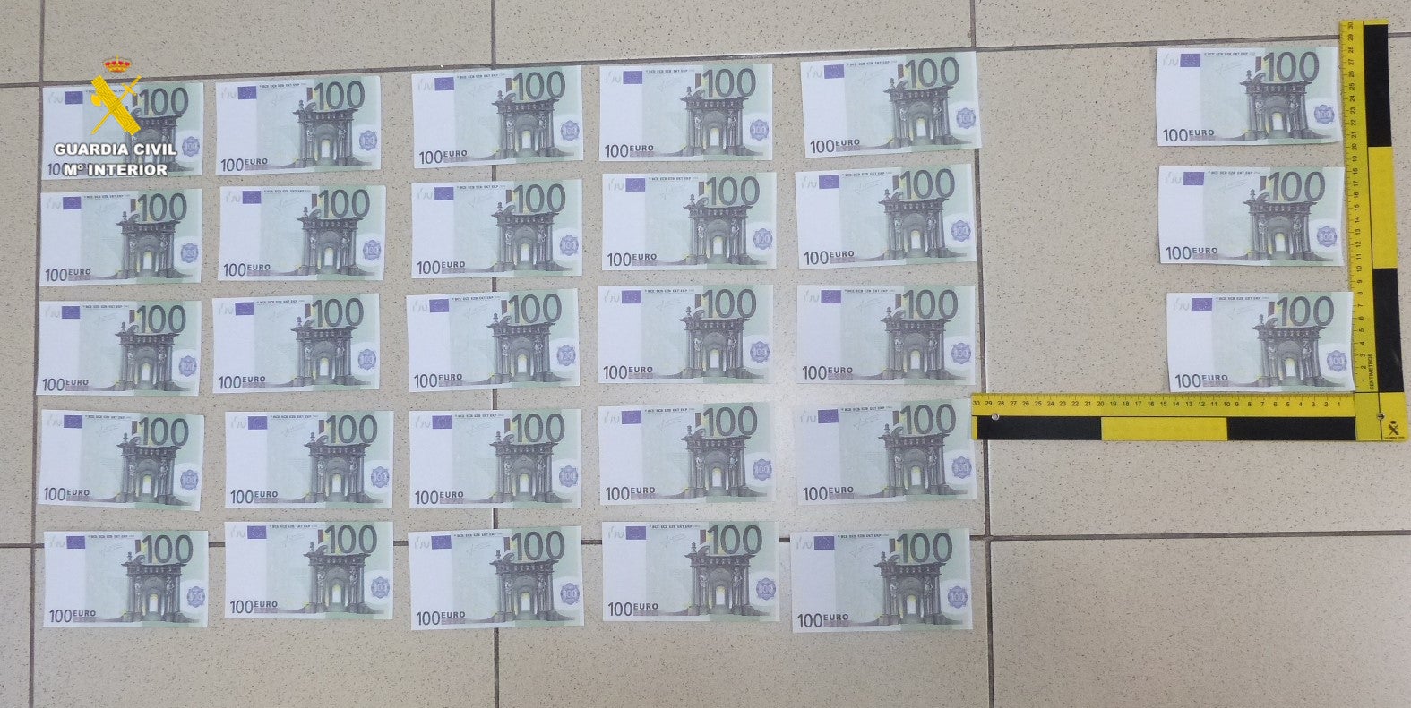 Detenido en Almazora un hombre con 30 billetes falsos de 100 euros Detenido en Almazora un hombre con 30 billetes falsos de 100 euros