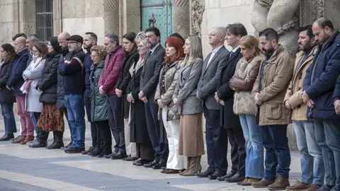 La Corporación Municipal de Alicante en los tres minutos de silencio La Corporación Municipal de Alicante en los tres minutos de silencio