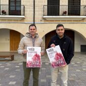 Damián Aguilella, de Tambors de Passió y el concejal de Cultura, Vicente Blay. 