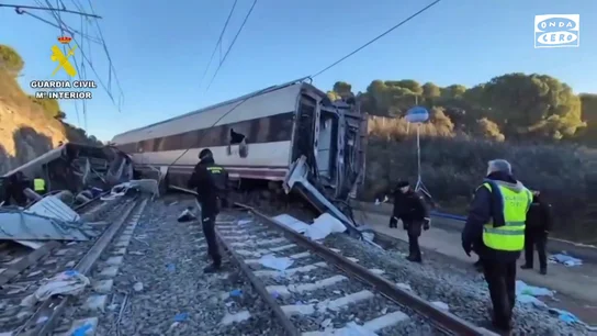 El vídeo de la Guardia Civil que muestra la búsqueda de evidencias para identificar a las víctimas del accidente de tren El vídeo de la Guardia Civil que muestra la búsqueda de evidencias para identificar a las víctimas del accidente de tren