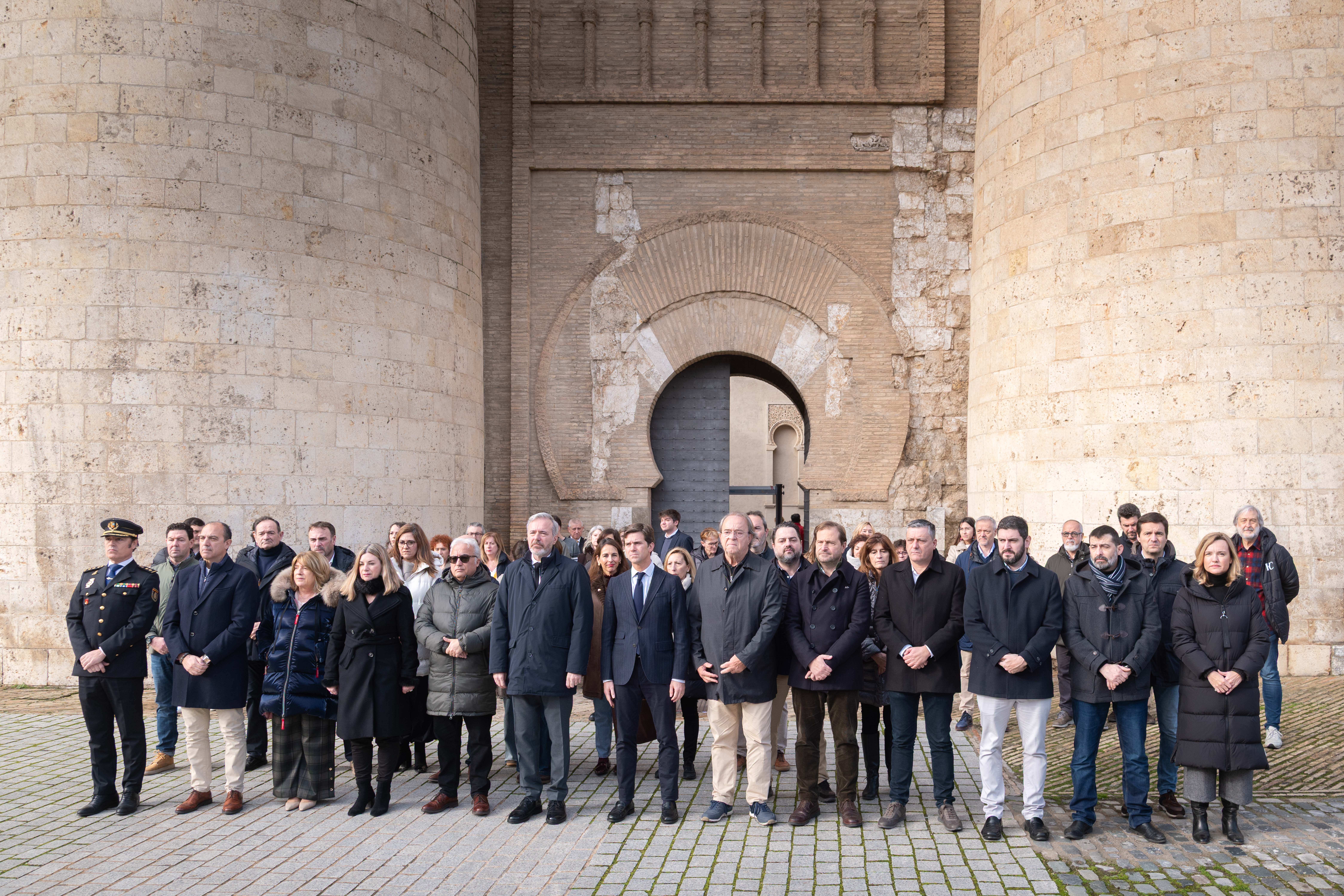 Aragón guarda minutos de silencio por las víctimas de Adamuz Aragón guarda minutos de silencio por las víctimas de Adamuz