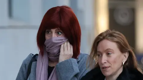 Patricia Úriz llega a la Audiencia Nacional ocultando su aspecto con una peluca y un pañuelo Patricia Úriz llega a la Audiencia Nacional ocultando su aspecto con una peluca y un pañuelo