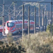 Cabecera del tren Iryio siniestrado en el accidente ferroviario ocurrido el pasado domingo en Adamuz (Córdoba)/ EFE/Jorge Zapata