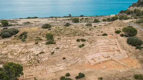 Les restes arqueològiques de Kallipolis se situen entre els anys 450 i 250 aC. El poblat va ser abandonat pacíficament al voltant de l’any 250 aC, abans de l’arribada dels romans a la península. Les restes arqueològiques de Kallipolis se situen entre els anys 450 i 250 aC. El poblat va ser abandonat pacíficament al voltant de l’any 250 aC, abans de l’arribada dels romans a la península.