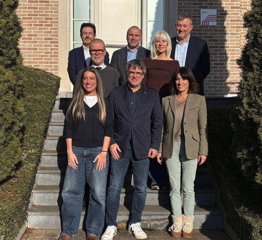 Puigdemont prepara en Waterloo la batalla por el "cupo catalán" Puigdemont prepara en Waterloo la batalla por el "cupo catalán"