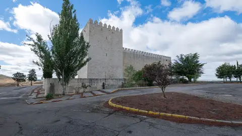 La Diputación licita en 2,26 M€ el proyecto básico y ejecución de la obra de reforma del Castillo de Monzón para destinarlo a Centro Cultural Polivalente .