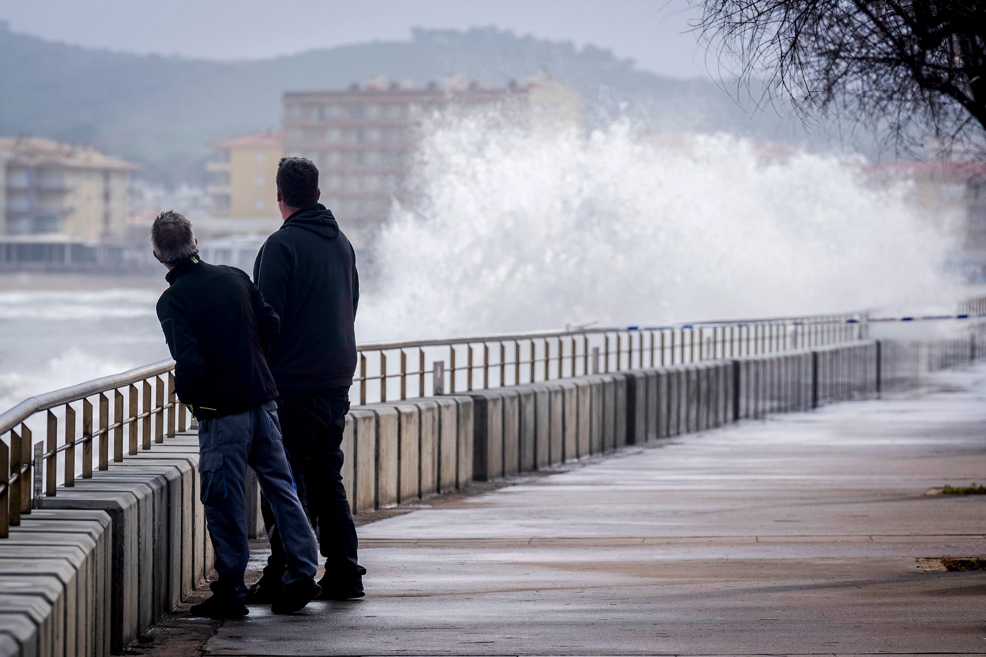 Llega lo peor de la borrasca Harry: hay riesgo de inundaciones en Cataluña y Girona suspende las clases Llega lo peor de la borrasca Harry: hay riesgo de inundaciones en Cataluña y Girona suspende las clases