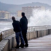 Protección Civil ha enviado este lunes un mensaje ES-Alert a los teléfonos móviles de las poblaciones de la Selva, el Maresme, el Barcelonès, el Baix Llobregat, Montsià y Baix Ebre ante la previsión de fuertes olas.