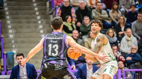 Amics ya reina en solitario en la Segunda FEB Amics ya reina en solitario en la Segunda FEB