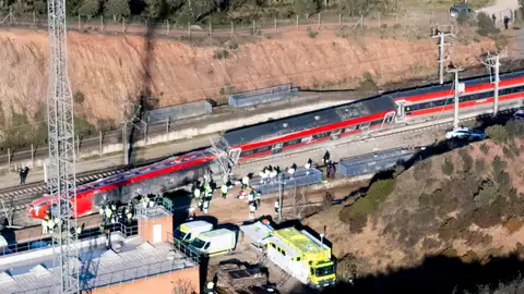 Vista aérea del tren Iryo ayer domingo cerca de Adamuz (Córdoba), Vista aérea del tren Iryo ayer domingo cerca de Adamuz (Córdoba),