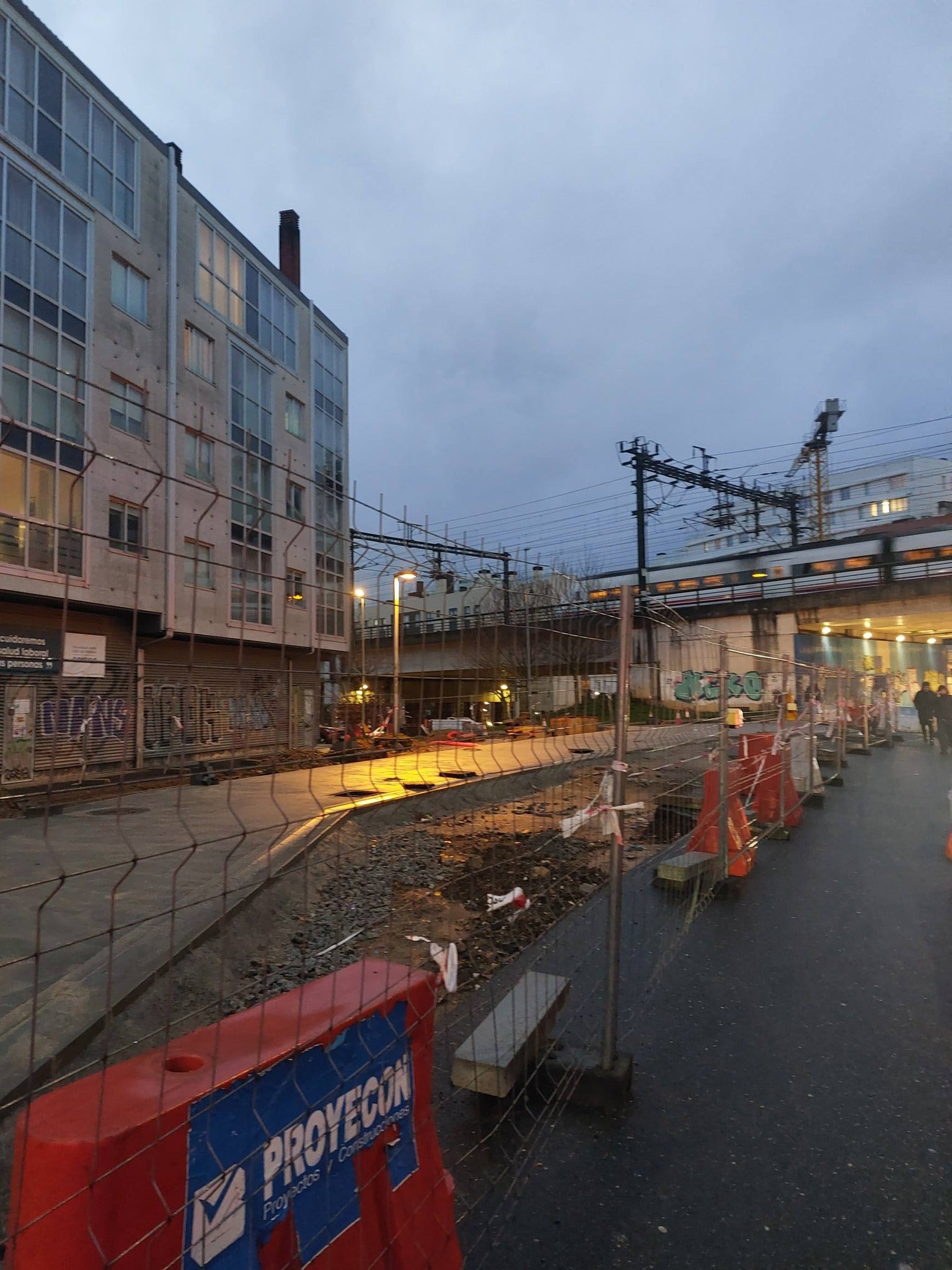 El gobierno local de Santiago valora los más de 8 millones de euros que se invertirán en la zona norte mientras la oposición le acusa de la pérdida de fondos europeos para Pontepedriña y la laguna del Auditorio El gobierno local de Santiago valora los más de 8 millones de euros que se invertirán en la zona norte mientras la oposición le acusa de la pérdida de fondos europeos para Pontepedriña y la laguna del Auditorio