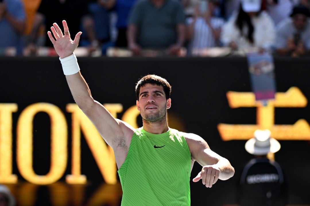 Alcaraz y Davidovich avanzan a tercera ronda en Australia Alcaraz y Davidovich avanzan a tercera ronda en Australia