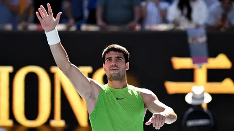 Alcaraz y Davidovich avanzan a tercera ronda en Australia Alcaraz y Davidovich avanzan a tercera ronda en Australia