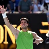 Alcaraz y Davidovich avanzan a tercera ronda en Australia
