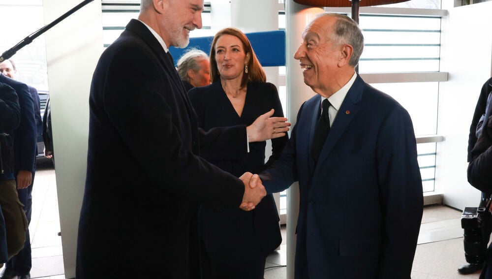 Felipe VI junto a presidente de Portugal, Marcelo Rebelo de Sousa y la presidenta del Parlamento Europeo, Roberta Mezzola