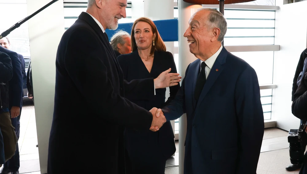 Felipe VI junto a presidente de Portugal, Marcelo Rebelo de Sousa y la presidenta del Parlamento Europeo, Roberta Mezzola Felipe VI junto a presidente de Portugal, Marcelo Rebelo de Sousa y la presidenta del Parlamento Europeo, Roberta Mezzola