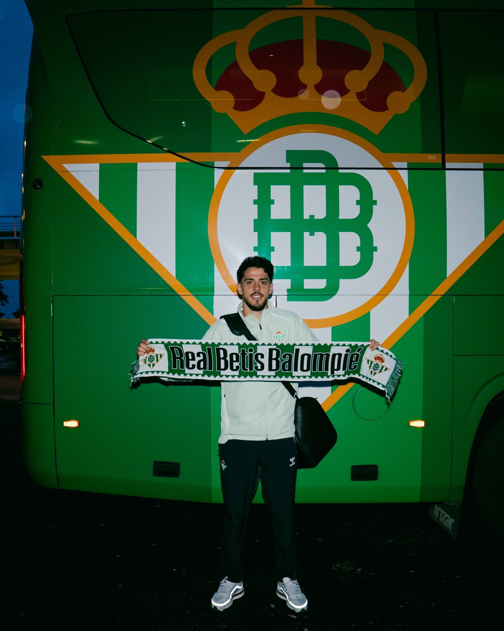 El Betis, rumbo a Grecia con ocho bajas y cinco jugadores del filial El Betis, rumbo a Grecia con ocho bajas y cinco jugadores del filial