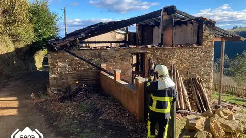 Fallece la anciana del incendio de una vivienda de Valdés Fallece la anciana del incendio de una vivienda de Valdés