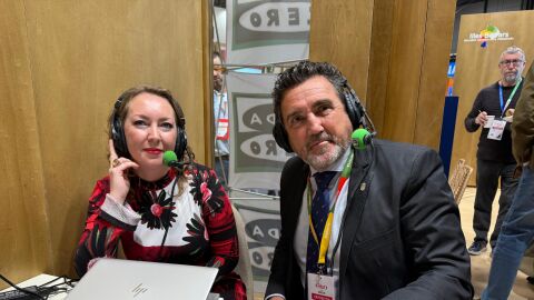 El Alcalde de Calvià, Juan Antonio Amengual, junto a Elka Dimitrova en el stand de FITUR. El Alcalde de Calvià, Juan Antonio Amengual, junto a Elka Dimitrova en el stand de FITUR.