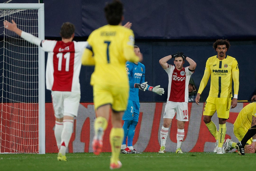 El Ajax revive y deja sin consuelo al Villarreal El Ajax revive y deja sin consuelo al Villarreal
