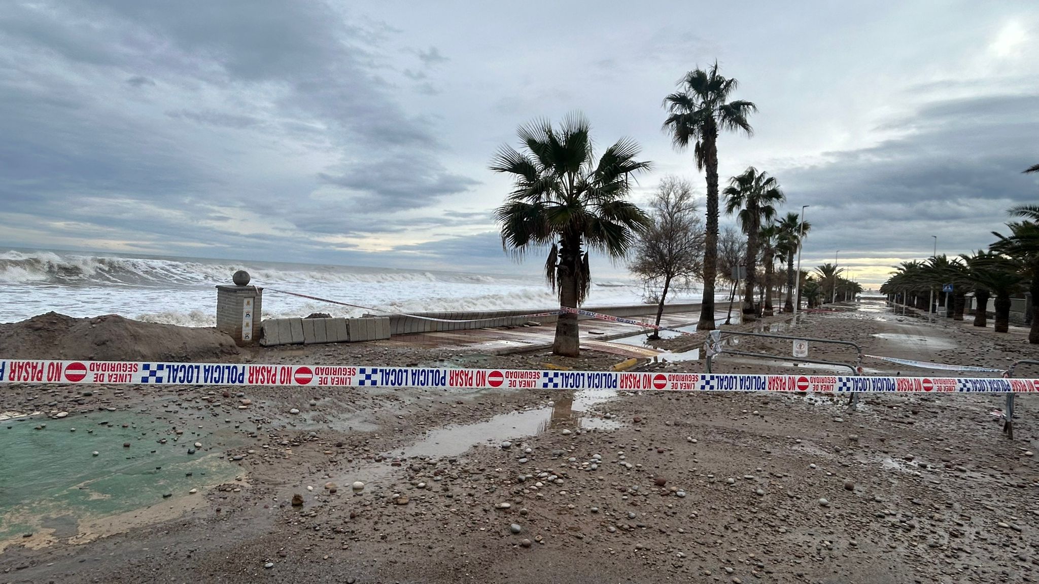 Moncofa reivindica la construcción de espigones en el Grau para evitar daños como los provocados por el temporal en el paseo marítimo Moncofa reivindica la construcción de espigones en el Grau para evitar daños como los provocados por el temporal en el paseo marítimo