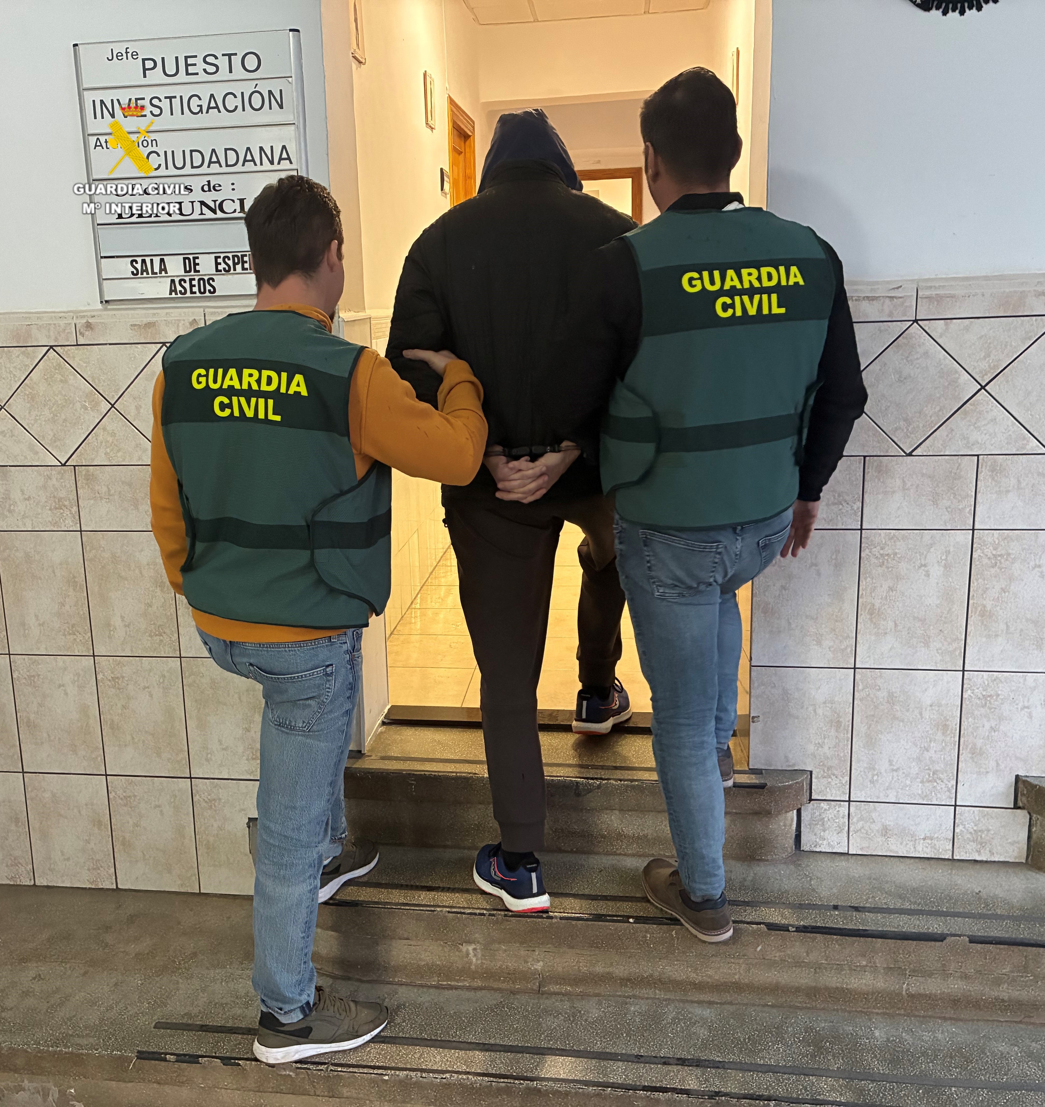 A prisión un hombre de 29 años por robos con violencia en La Vall d’Uixó A prisión un hombre de 29 años por robos con violencia en La Vall d’Uixó